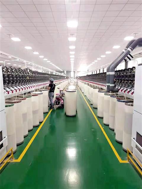 宿松县洲头乡一家纺织公司生产车间.(洲头乡供图)